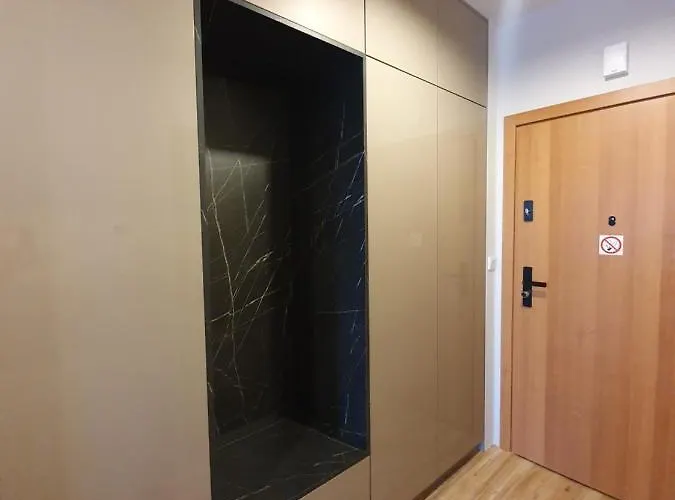 Ceglana Park -parking W Hali Garazowej- Piekne Nowe Osiedle Appartement