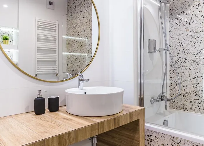 Ceglana Park -parking W Hali Garazowej- Piekne Nowe Osiedle Appartement *